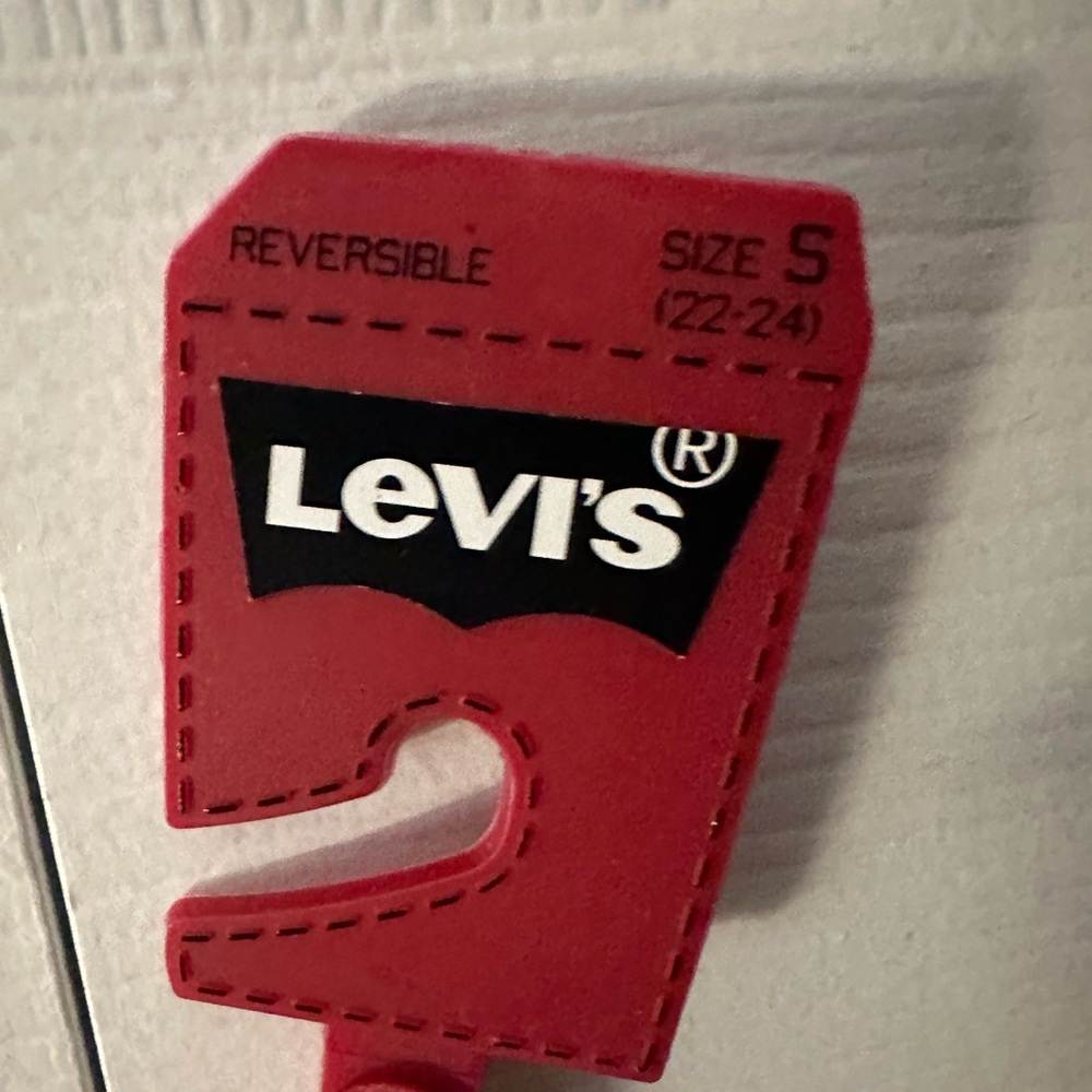 NWT Levi’s Boys Reversible Belt With Stretch Technology Size Small (22-24).